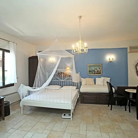 Beautiful In Traditional Halkidiki-uvc Sterilized Афитос